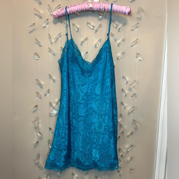 VTG Victoria’s Secret Aqua Slip - Picture 4 of 9
